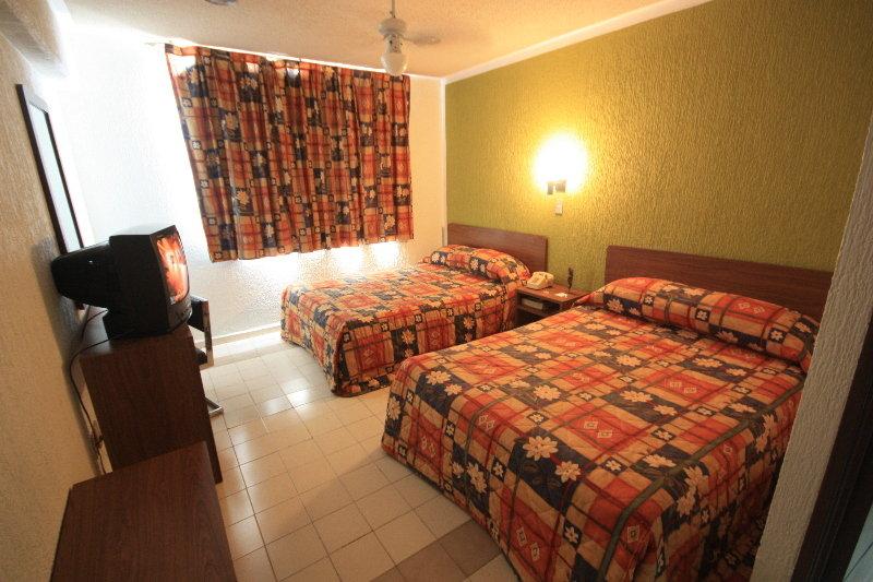 Hotel Terranova Леон Екстериор снимка